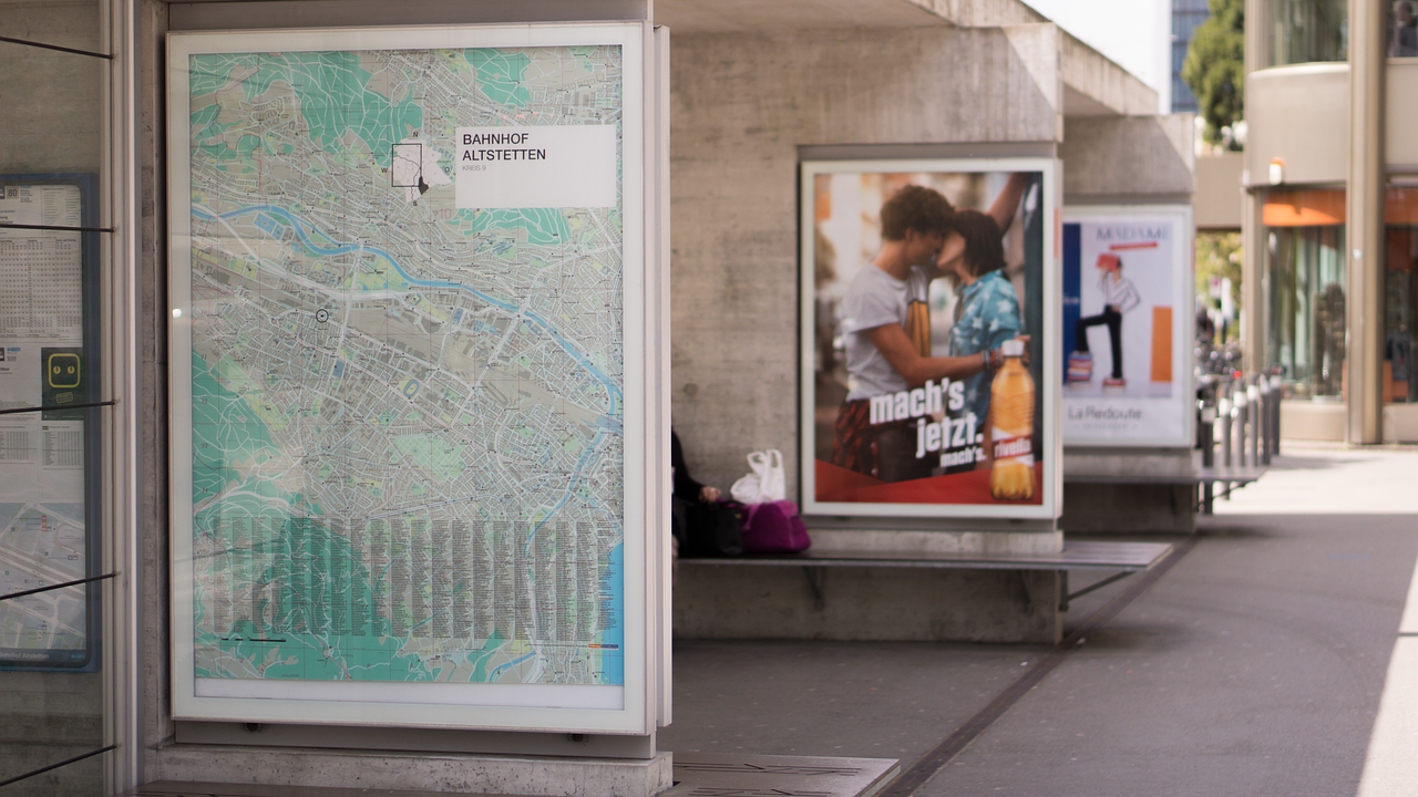 Dorpsplein billboard, lokaal vindbaar met buitenreclame. Dorpsplein billboard, lokaal vindbaar met buitenreclame.